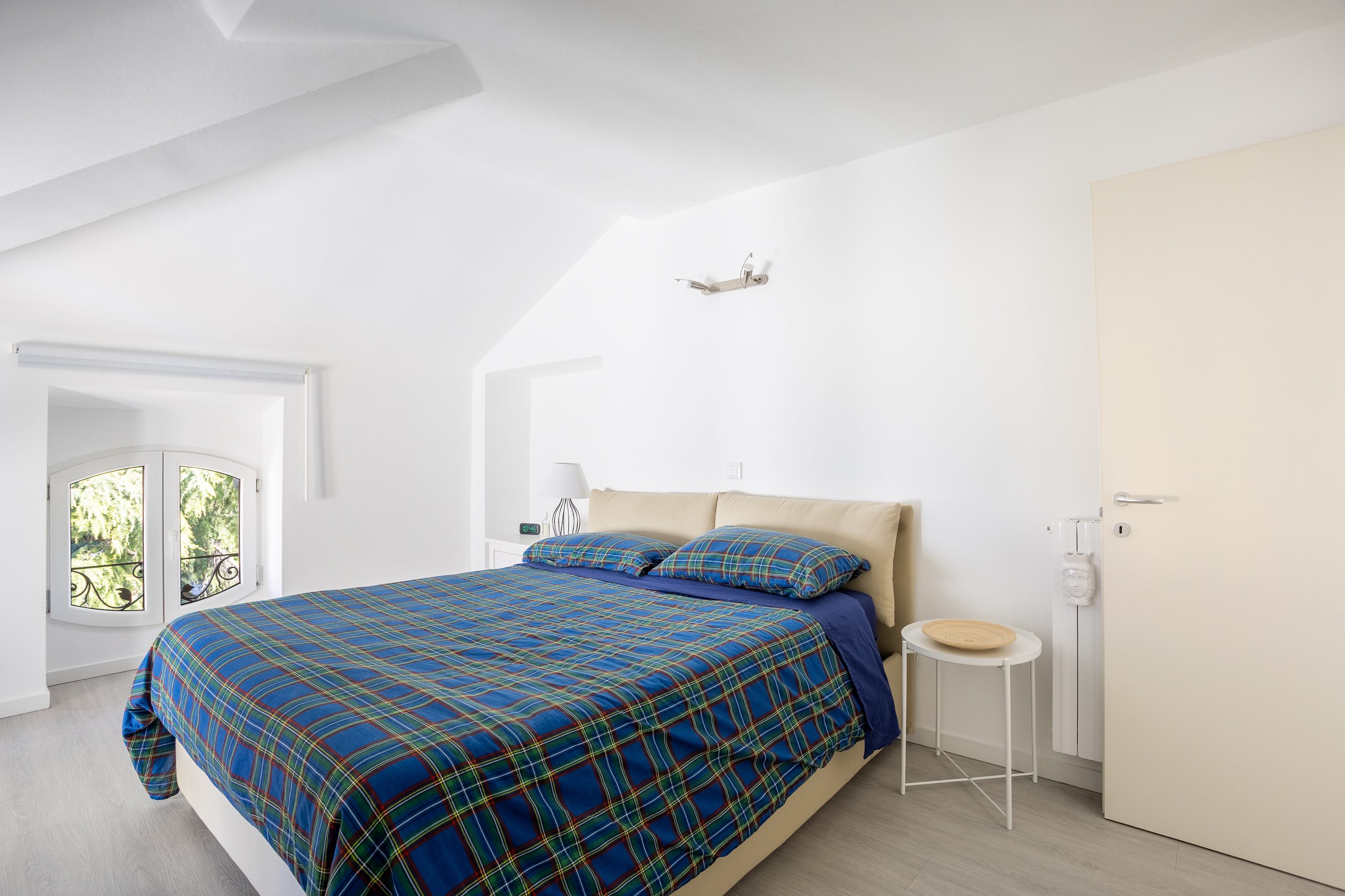 Main double bedroom with exposed roof beams