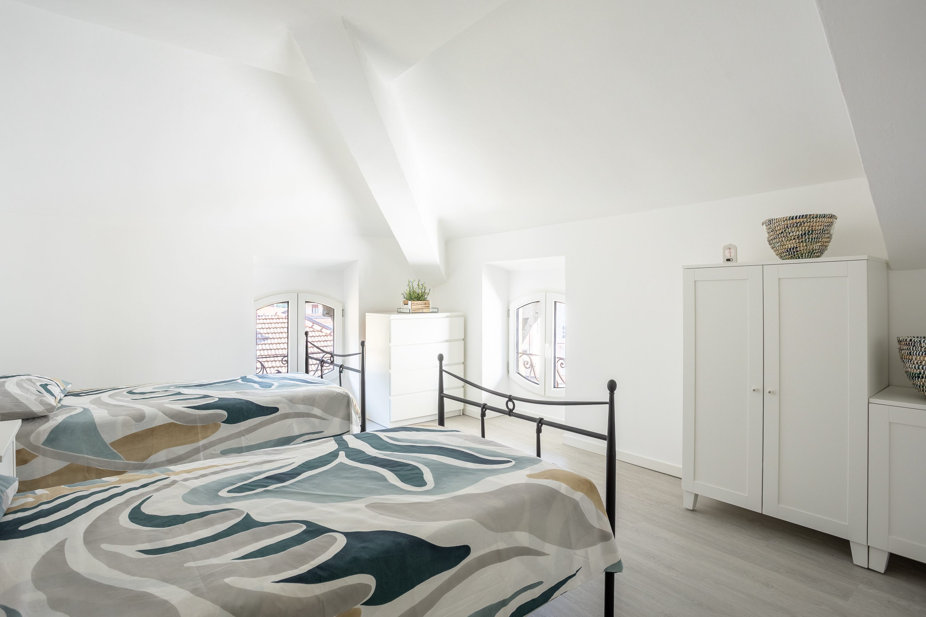 Second bedroom with two single beds