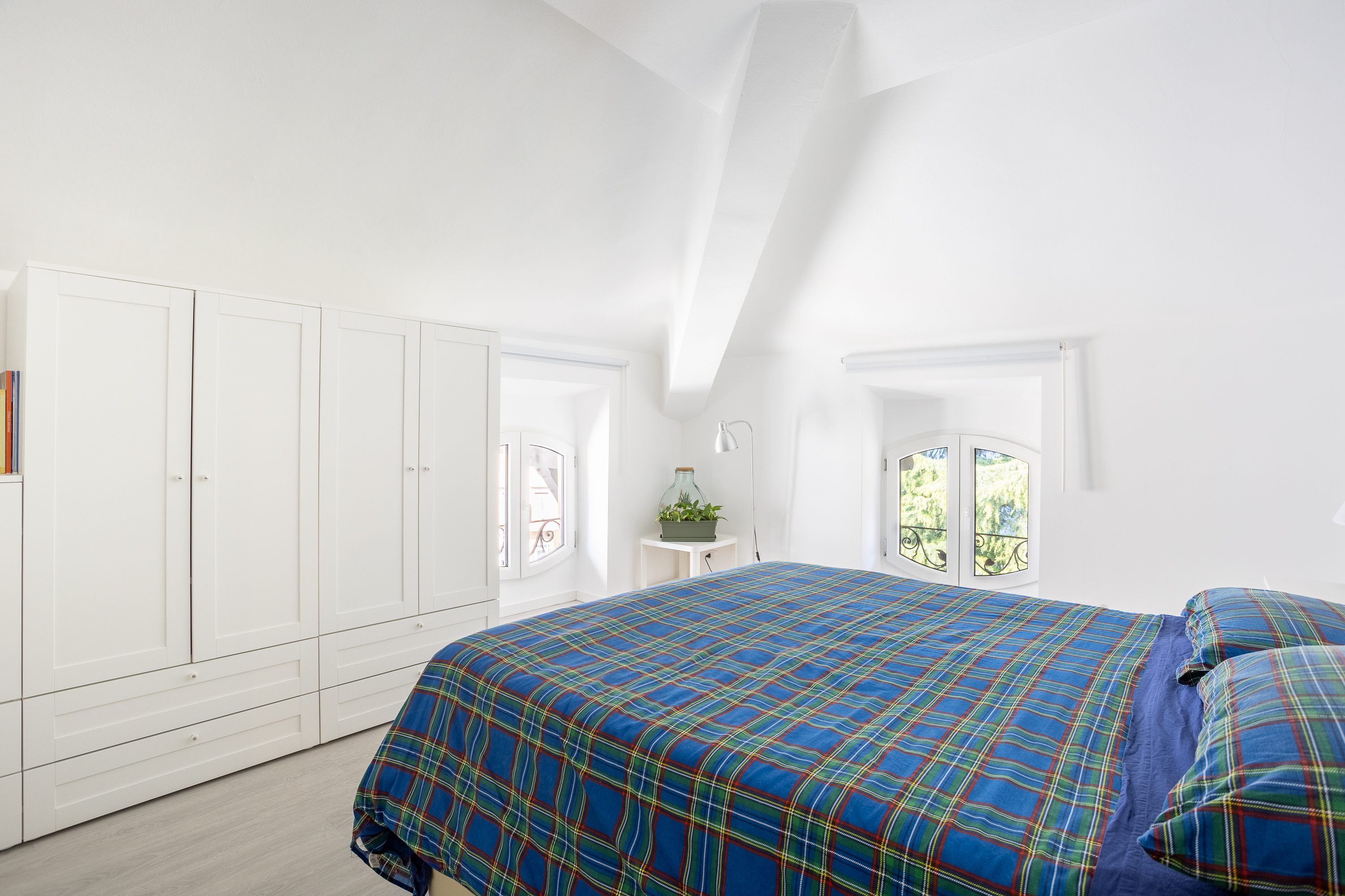 Double bedroom detail